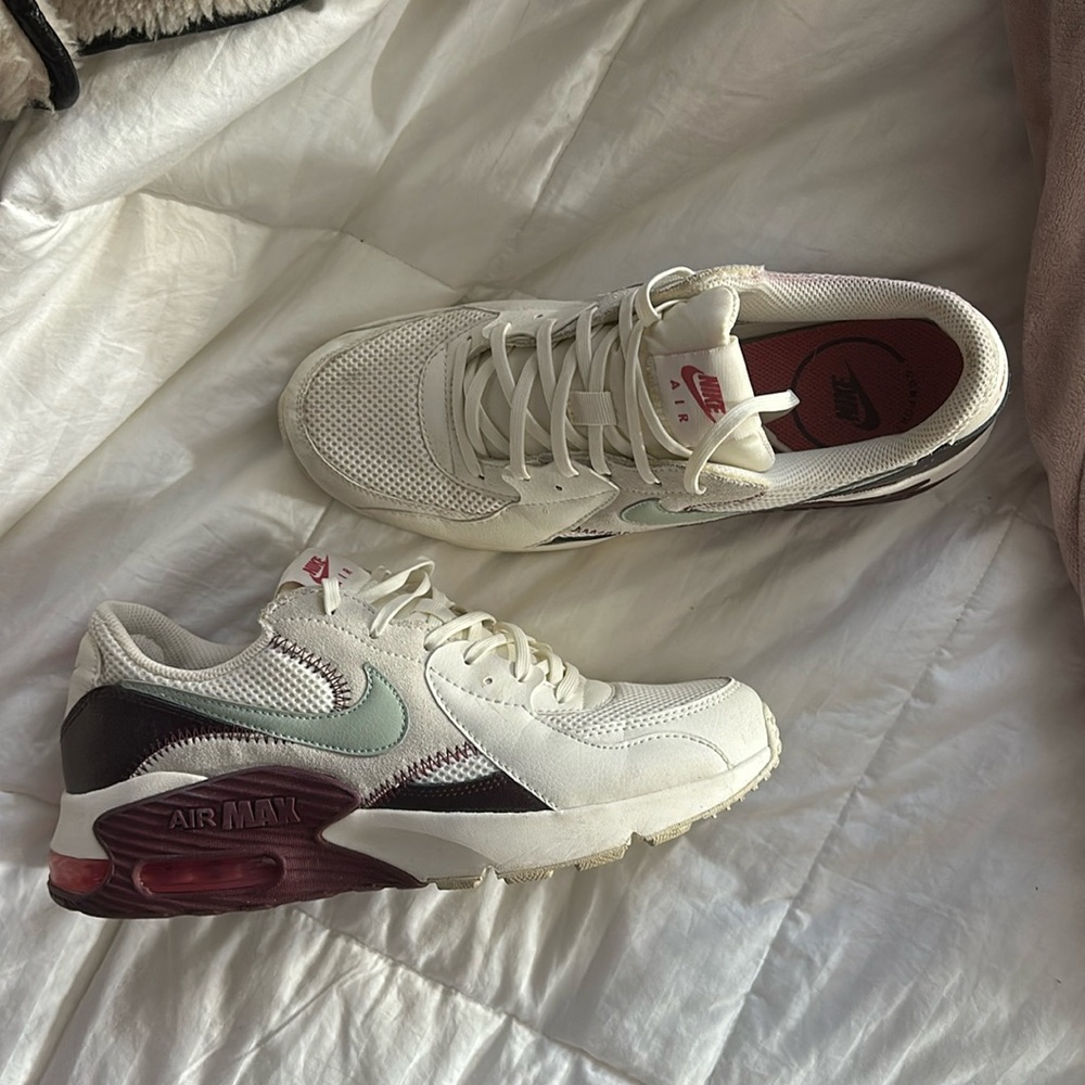 Nike air maxes barely worn maybe once or twice size women's US 10